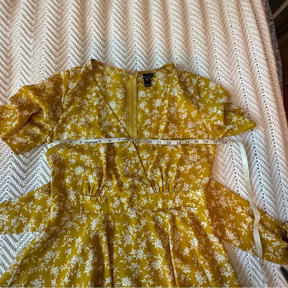 Windsor Mustard Floral Shorts Romper -medium - Picture 5 of 6